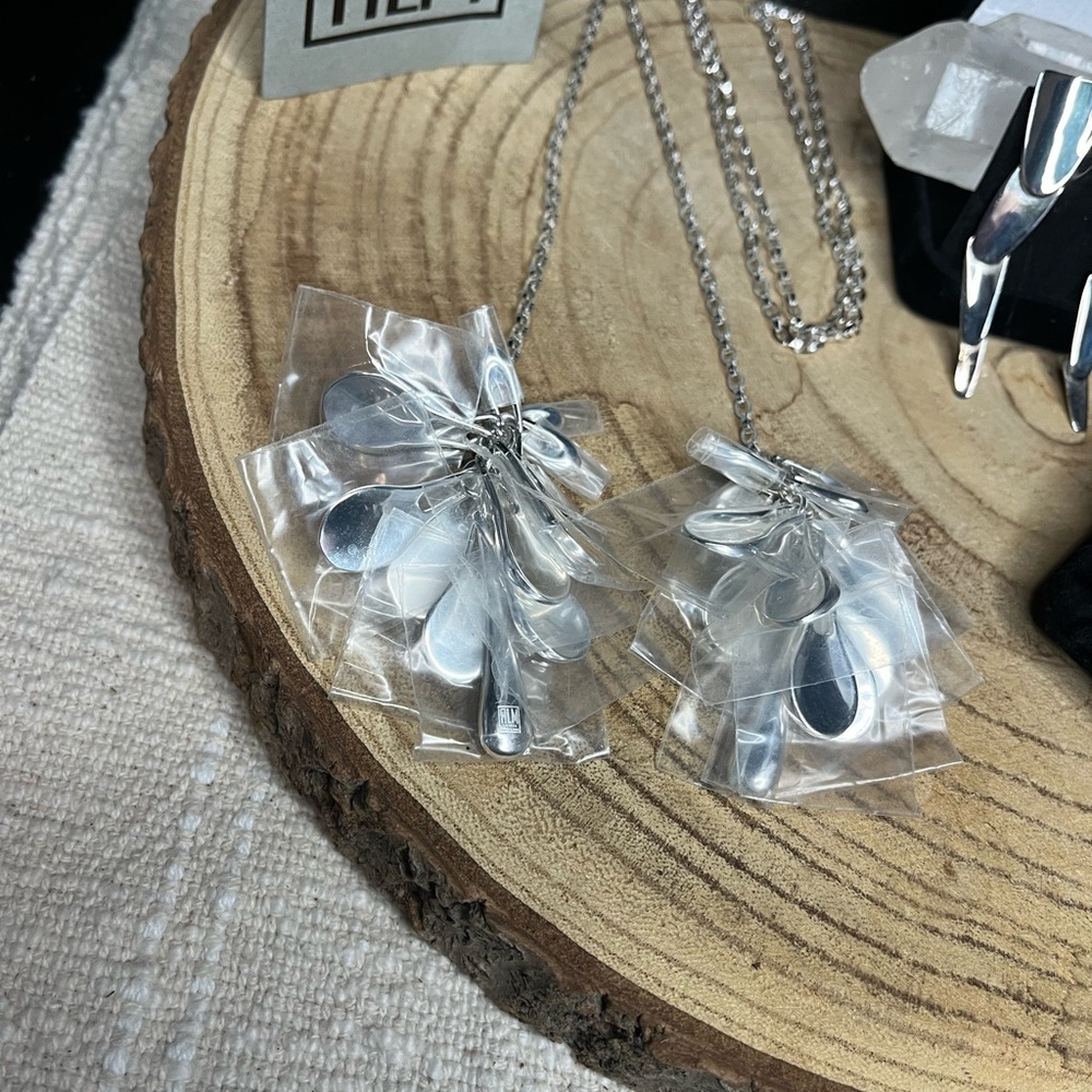 RLM Silver Jewelry Set with Necklace and Earrings - Picture 2 of 12